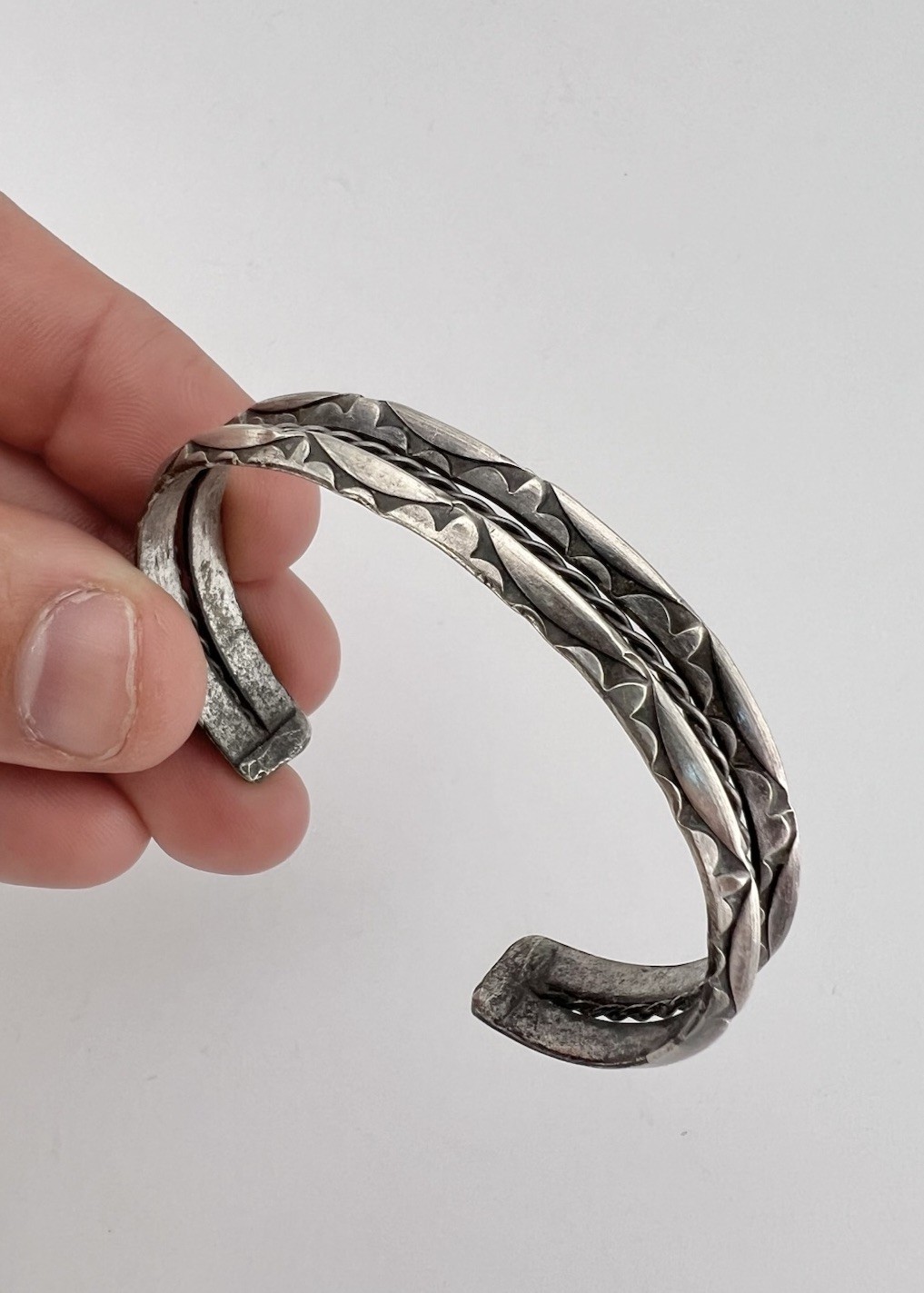 Vtg Fred Harvey Era Navajo Sterling Silver Stamped Carinated 2 Row Cuff Bracelet