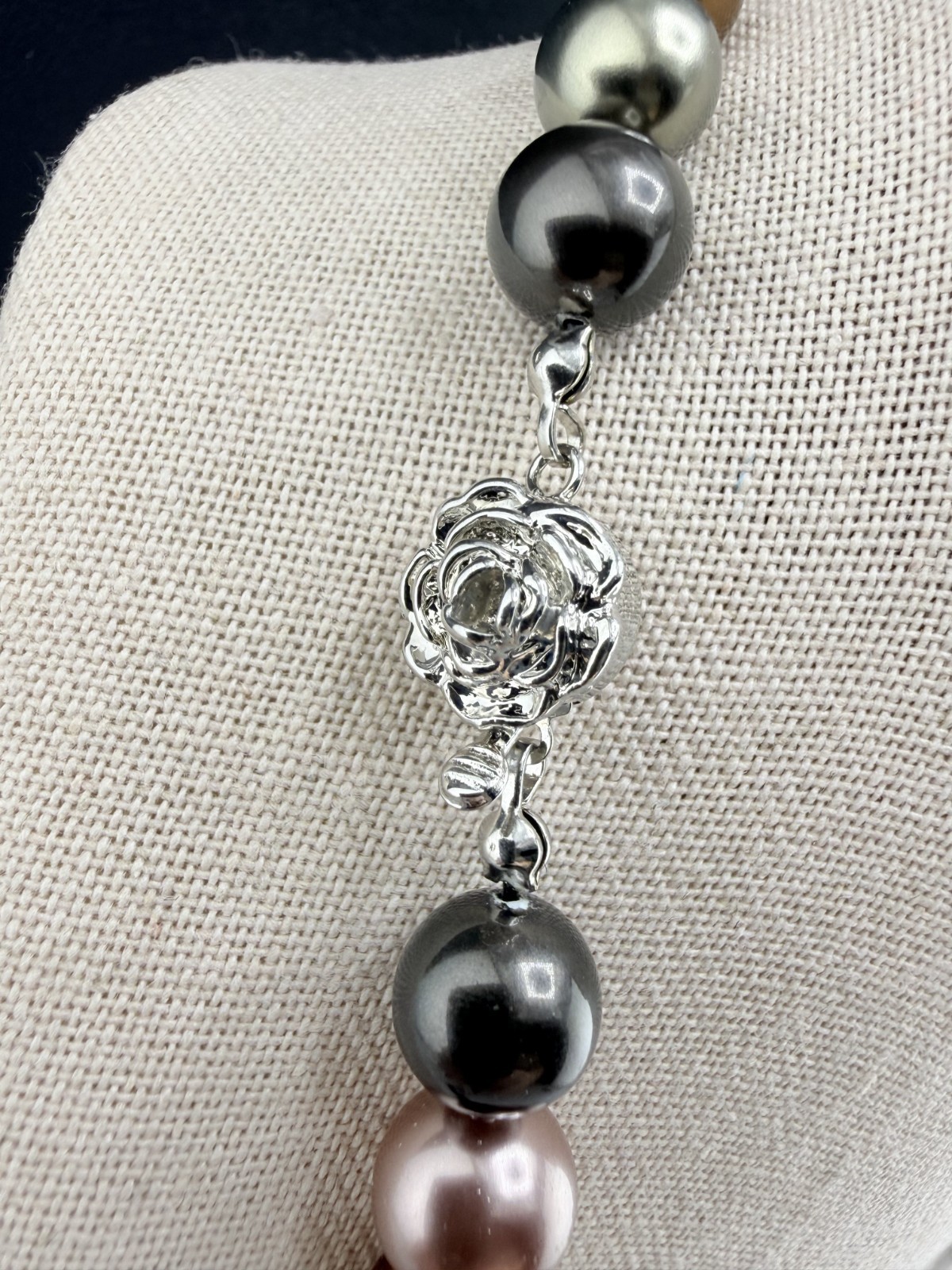 Glass Beaded Faux Pearl Necklace Silver Tone 18″