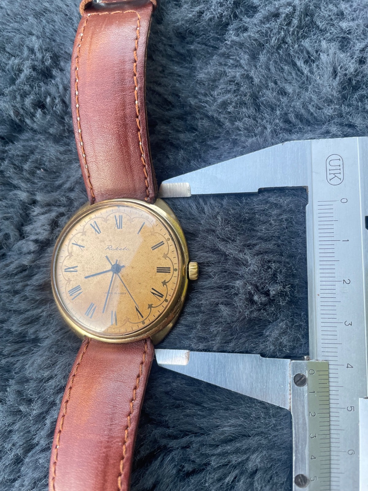 Raketa “Serpentine” Golden Dial – USSR Vintage 39mm – Cal. 2609