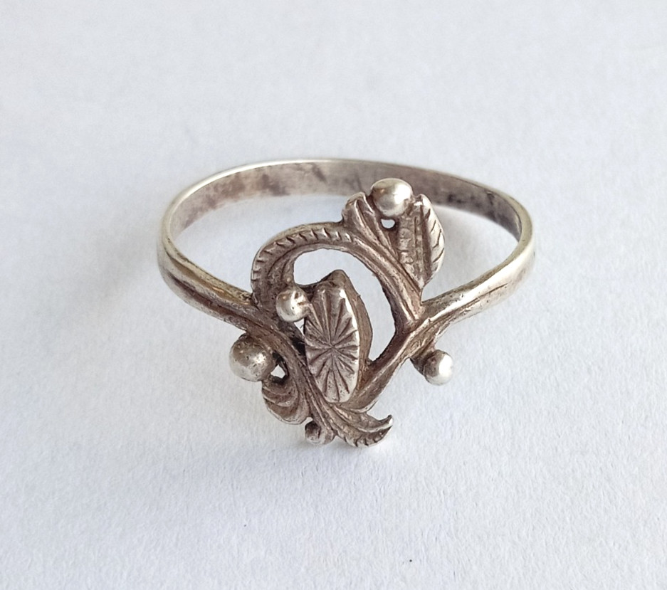 Vintage Beautiful Ring Sterling Silver 925 test Ukraine Women’s Jewelry size 8.5