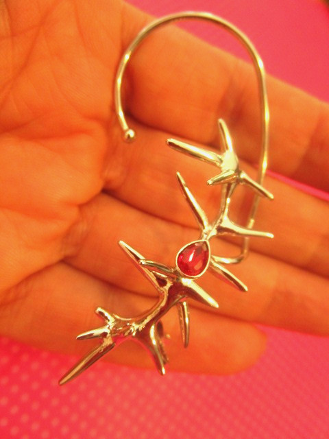 Spike splatter ear cuff climber