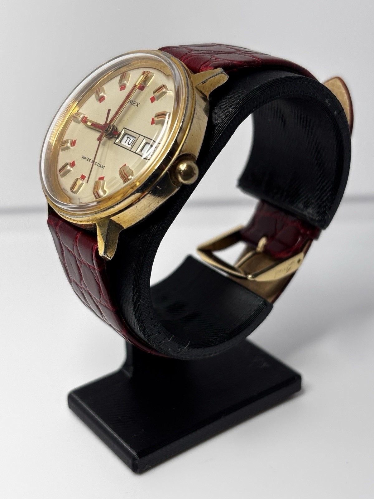 Timex Vintage 1970s Automatic Day/Date 35mm Gold Tone Red Leather Watch