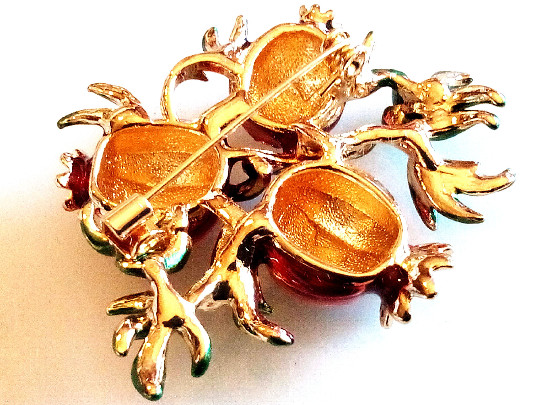 POMEGRANATE BROOCH!Food/Drink Pin.Red Enameled Fruit With Green Leaves.Gold Tone