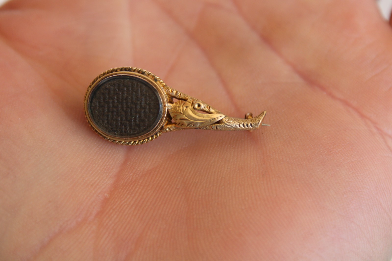 Antique 14k Yellow Gold Victorian Mourning Brooch, 3.17g (1.25″)