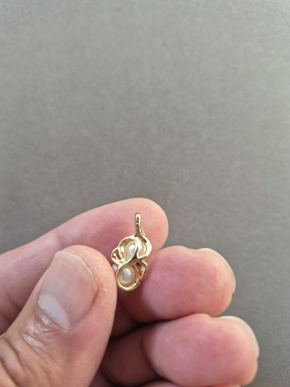 Beautiful 14k yellow gold cultured Pearl diamond chip pendant 2 gram