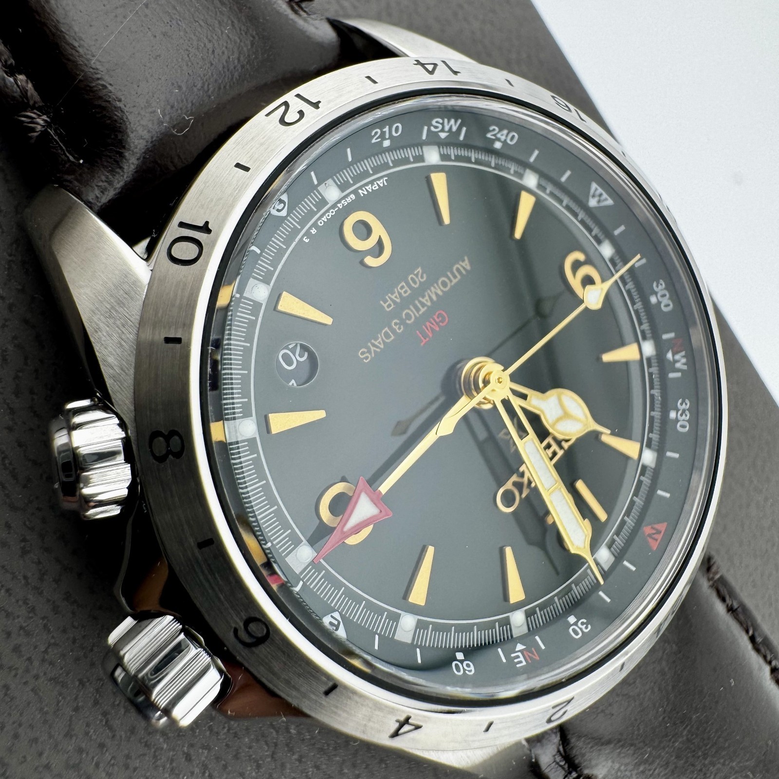 Mint SEIKO PROSPEX Alpinist SBEJ005 GMT Green Dial Brown Leather Compass Watch