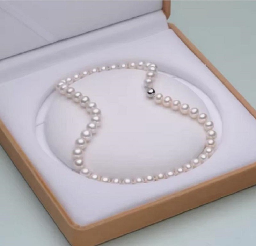 Classic Pearl Necklacea AAAA 8-9mm Classic White Pearl Necklace 18in/925s