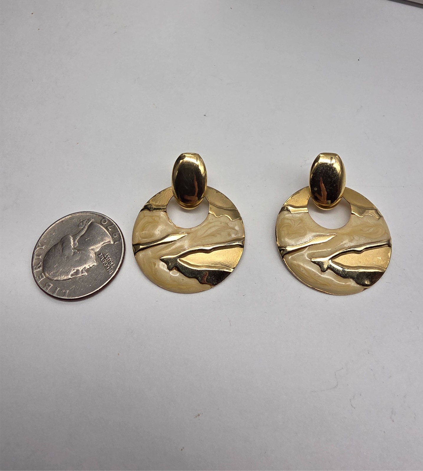 Cream Beige Swirled Enamel Gold Tone Knocker Pierced Earrings Vintage