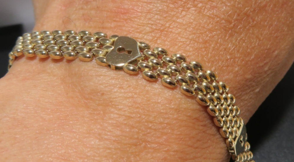 14K YG LADIES HEART KEY LOCK BRACELET 7″ LONG 7.69 MM WIDE 8.30 GRAMS(AI-2907)