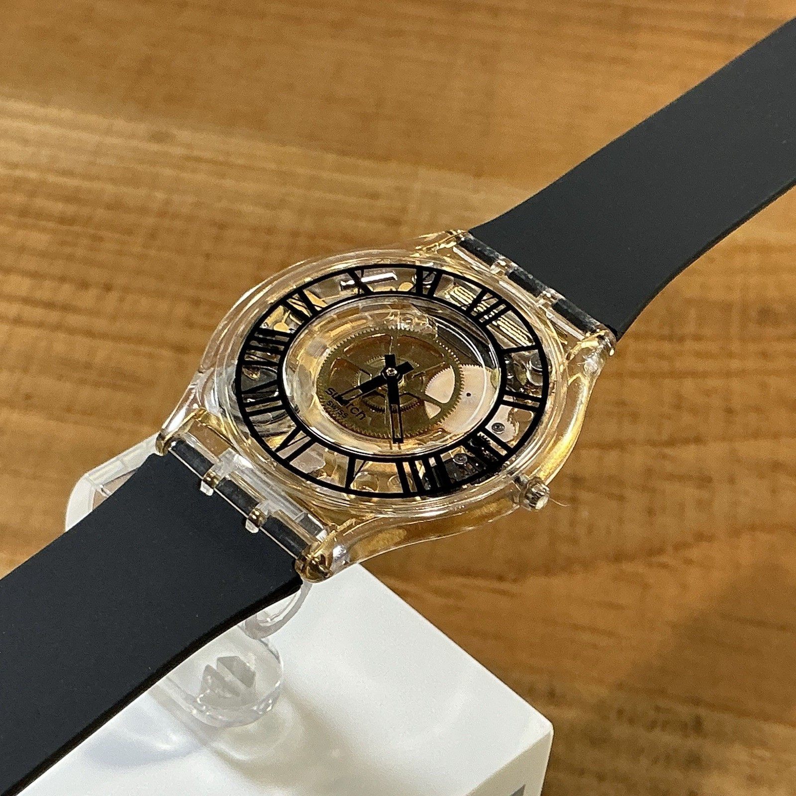Skin – Ultra Thin – FORET NOIRE – SFK392 – Gold Gears / Roman Numerals – 34mm