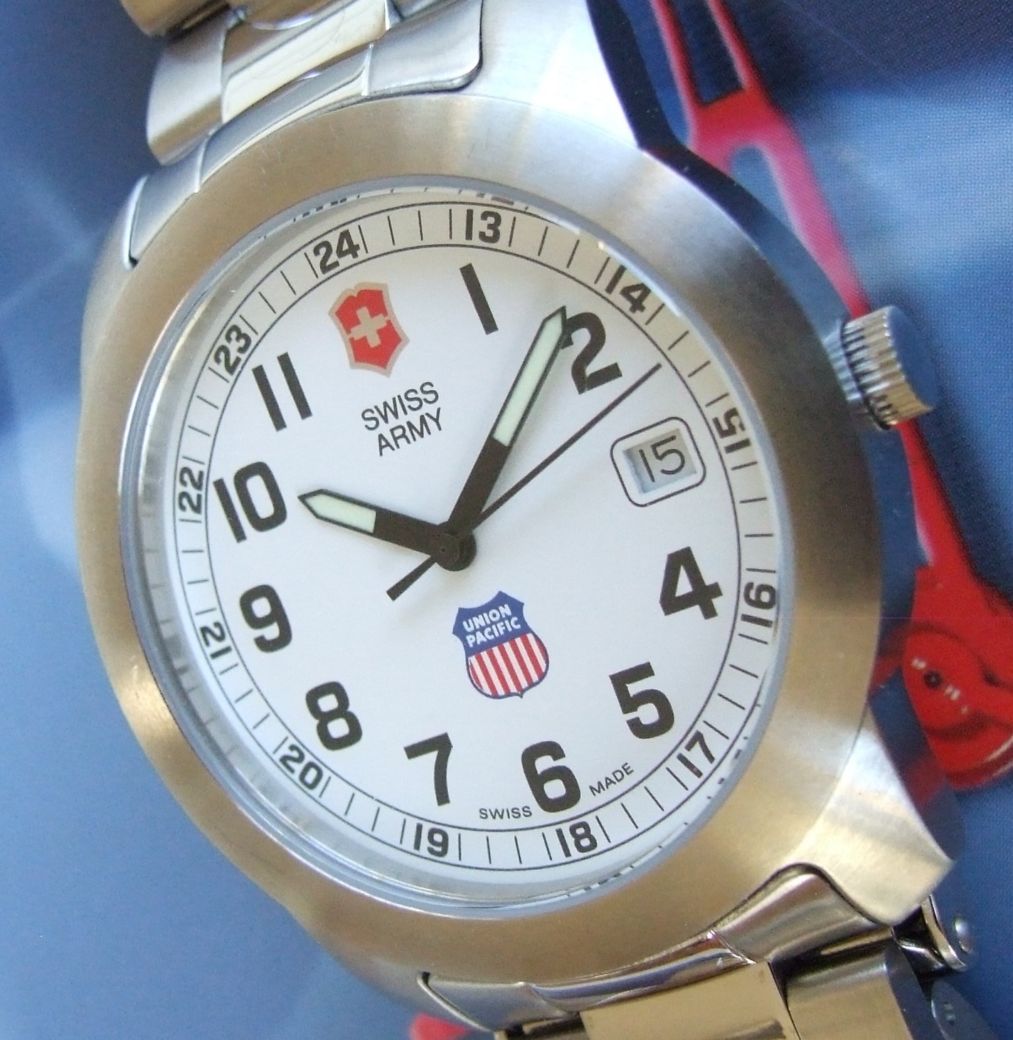 VictorINOX SWISS ARMY~Men FIELD Rare UNION PACIFIC RR Dial~SS Bracelet~Very Fine