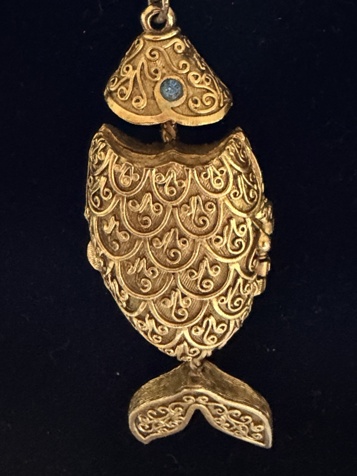 MAX FACTOR PENDANT SOLID PERFUME COMPACT NECKLACE goldtone FISH