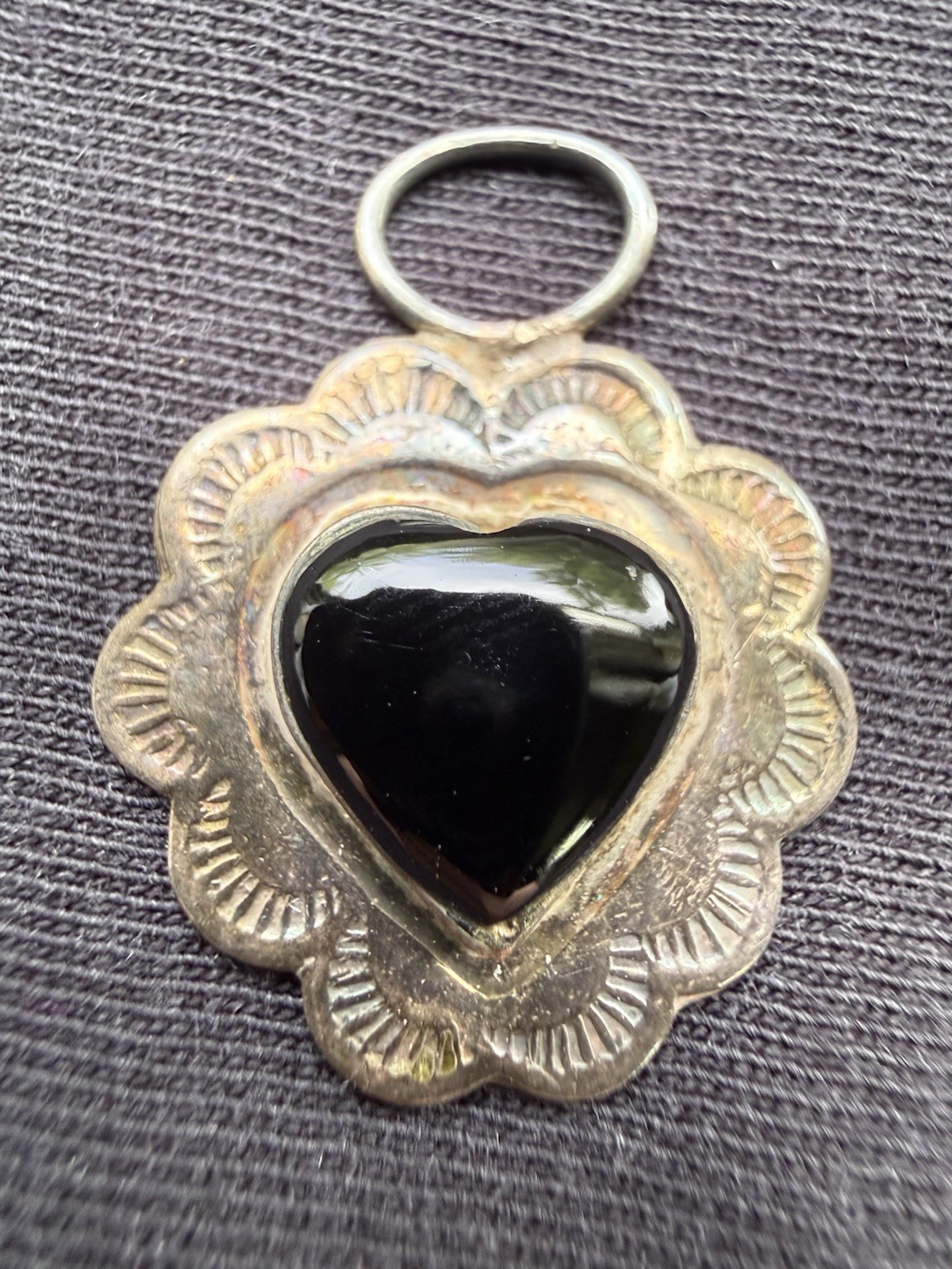 Southwestern Vintage 925 Sterling Silver Black Onyx Scalloped Heart Pendant 3.0g