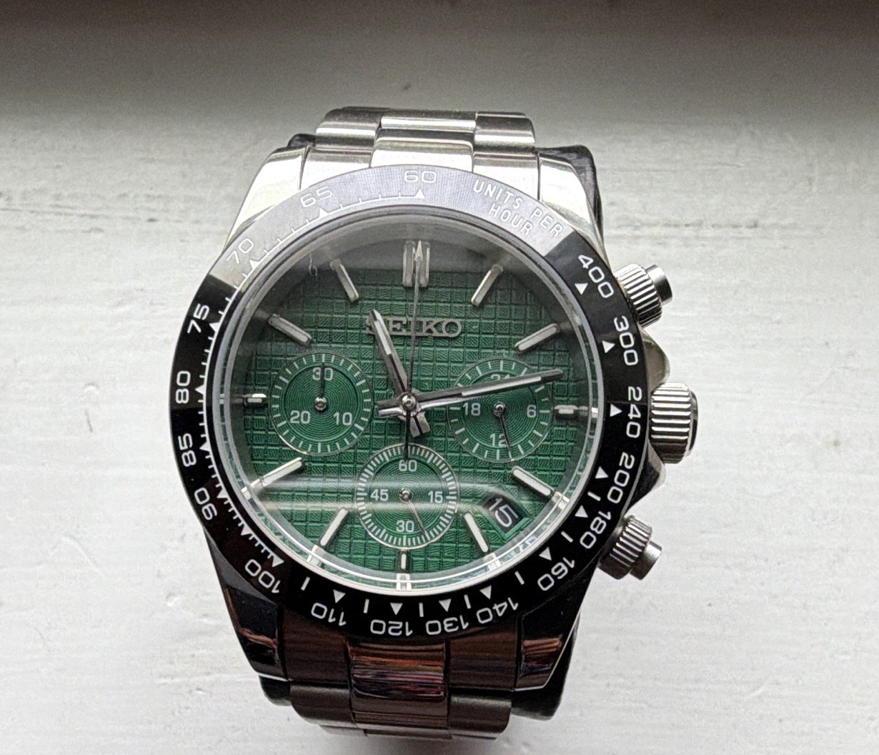 NOT a Seiko Chronograph Tachymeter. Please read description.