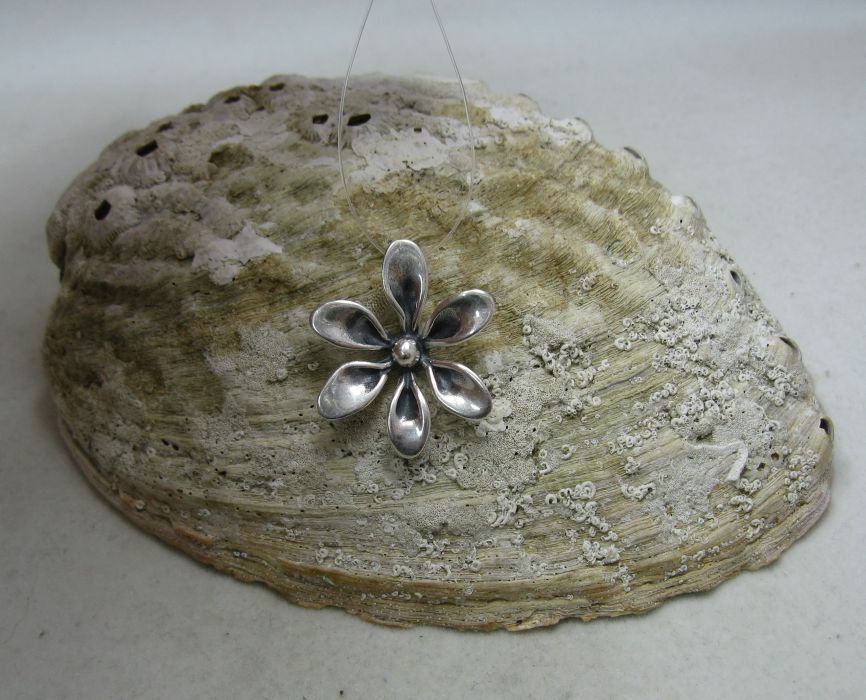 Stylish Sterling Silver Pendant Flower Genuine Solid 925 Perfect Quality Empress