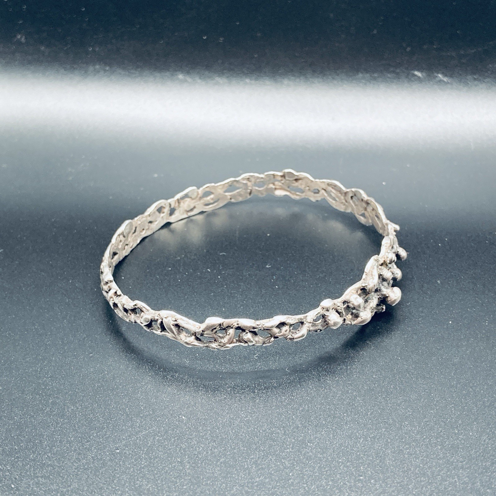 Vintage 925 Sterling Silver Modernist Bangle Bracelet 17g Freeform 2.75”