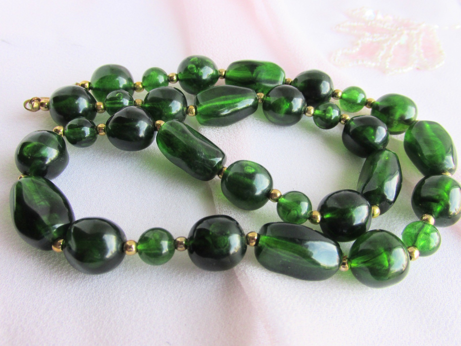 Vintage Deep Green Sheer Acrylic Bead 18″ Necklace