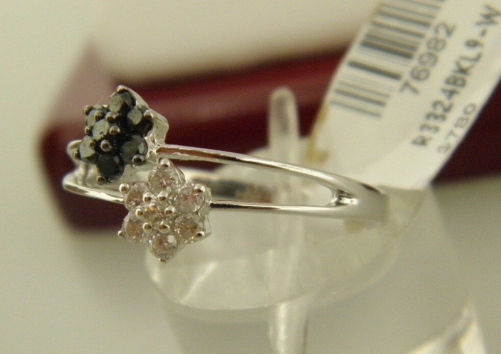 14k Solid White Gold Black & White Diamond Wrap Dainty Flowers Ring