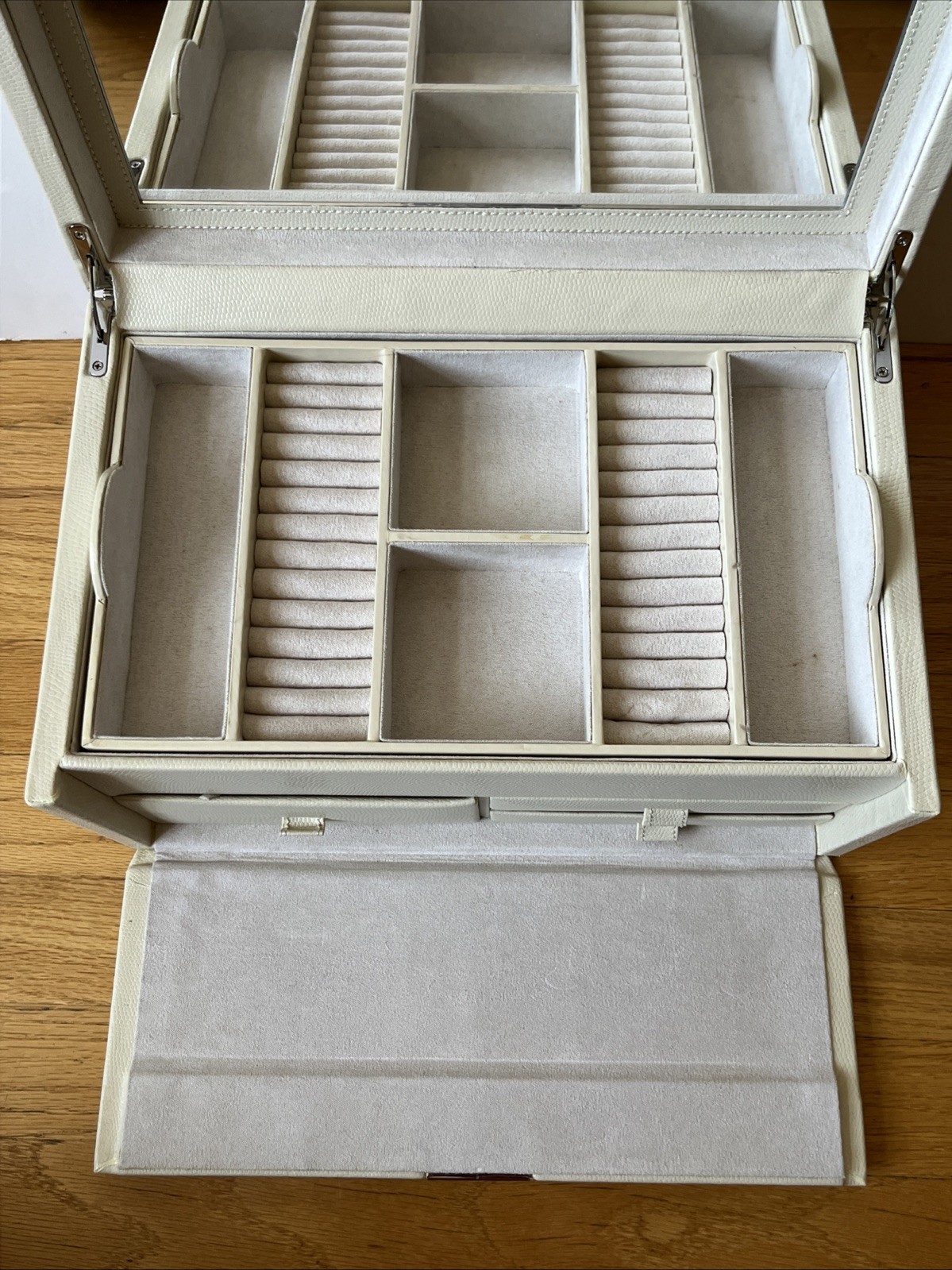 Wolf Pottery Barn Large Ivory Jewelry Box With Key Leatherette
