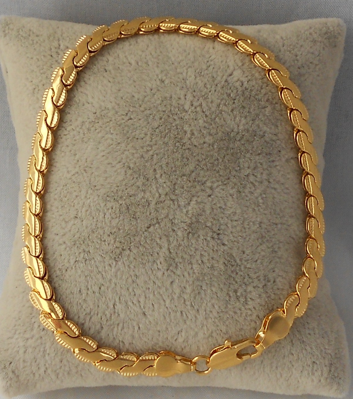 Men’s 18k Gold layered 4mm HERRINGBONE Bracelet Size 8 1 /4 LY37