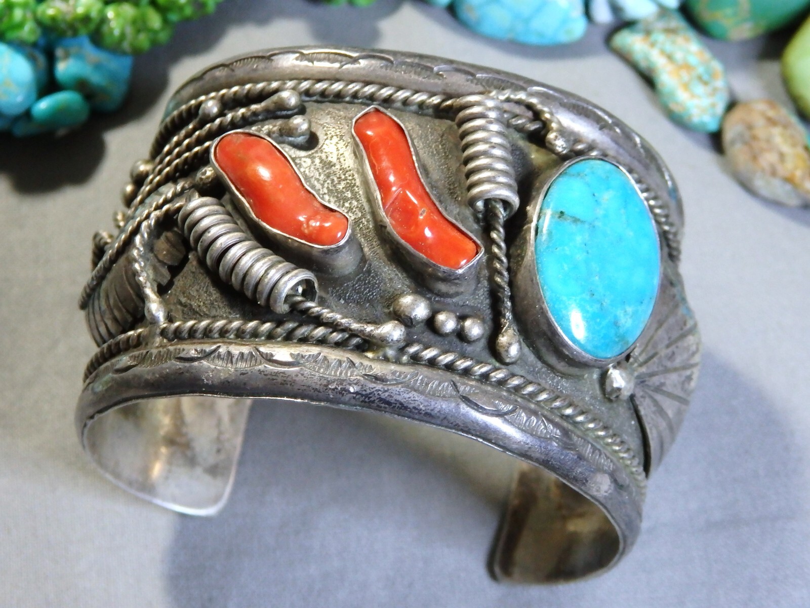 NAVAJO Ray Calladitto KINGMAN TURQUOISE Sterling Silver 93g Squash Blossom CUFF