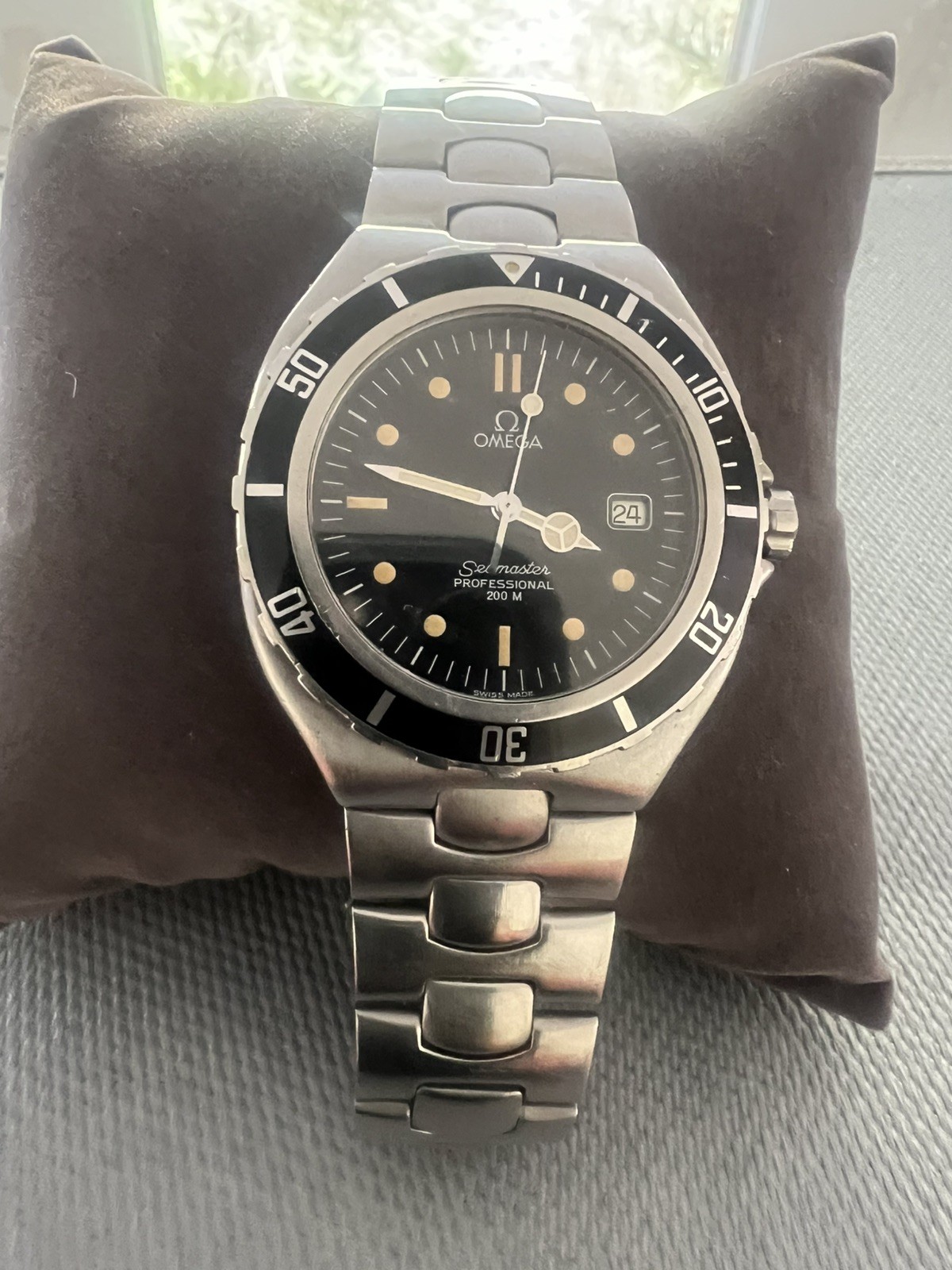 Men’s Date Omega Seamaster Professional 200m Watch Battery Operated.