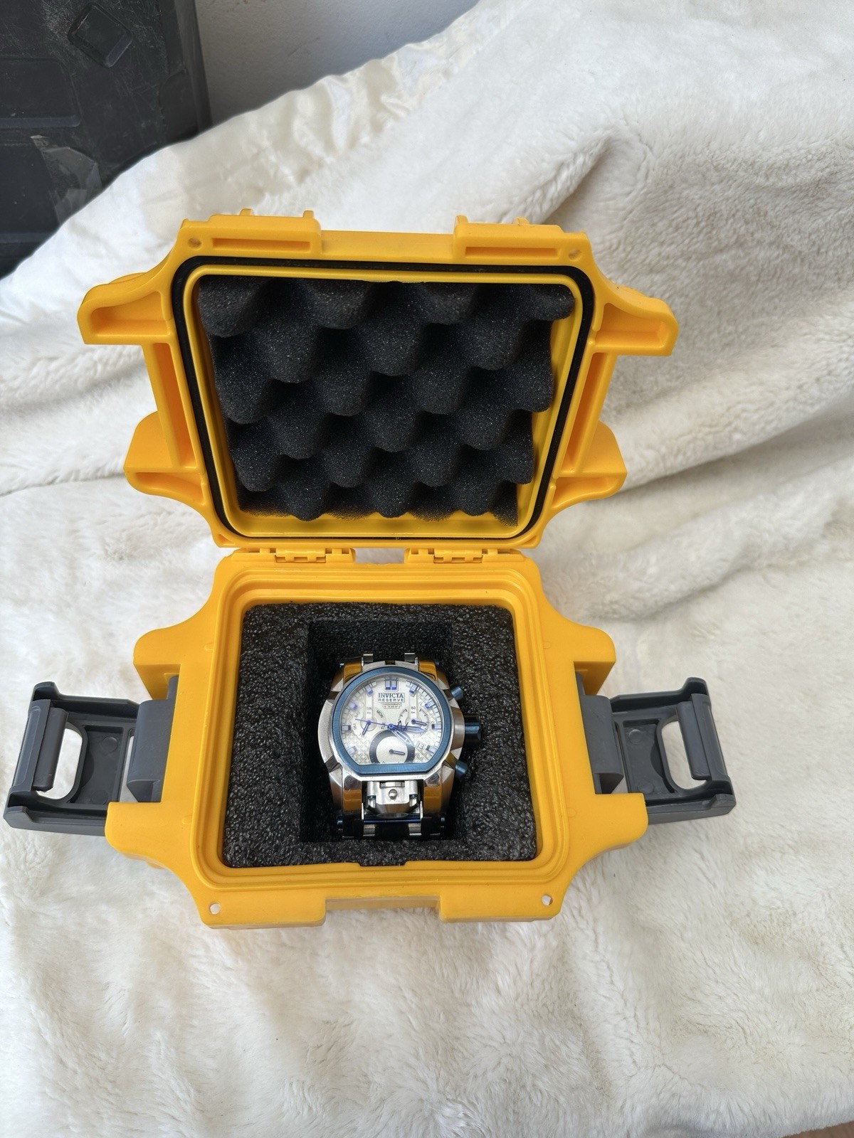 Invicta Bolt Zeus Reserve Chronograph Quartz 200m SS Blue Bezel w/ Box