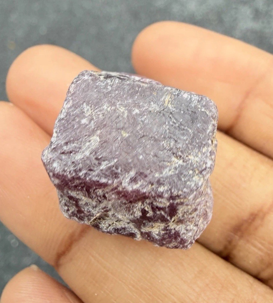105 Ct Natural Sapphire Corundum