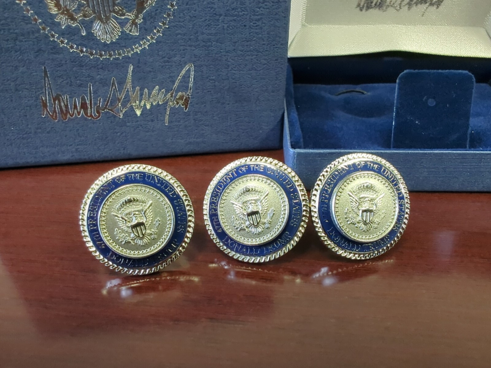 Hot! 🔥 2025 Donald Trump “47” Presidential Cufflinks and Lapel Pin