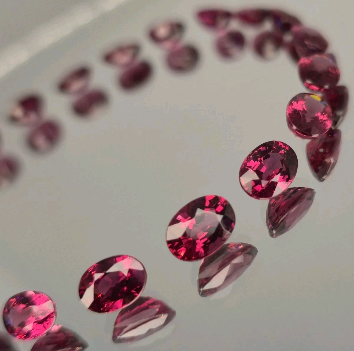 Tanzanian Rhodolite Garnets 22.10 Carat Unheated Oval Cut Natural Gemstones X20✨