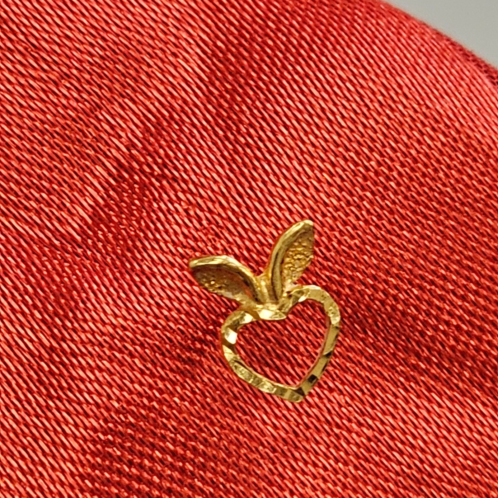 22k 916 Yellow Gold 1.1g Teacher’s Apple Heart Bunny Ear Heart Ladies Earrings
