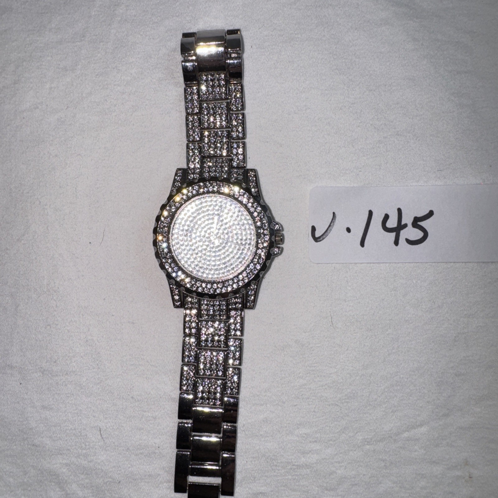Silver Tone Luxury Analog Wristwatch Pavé Dial Metal Bracelet Round Fixed Bezel