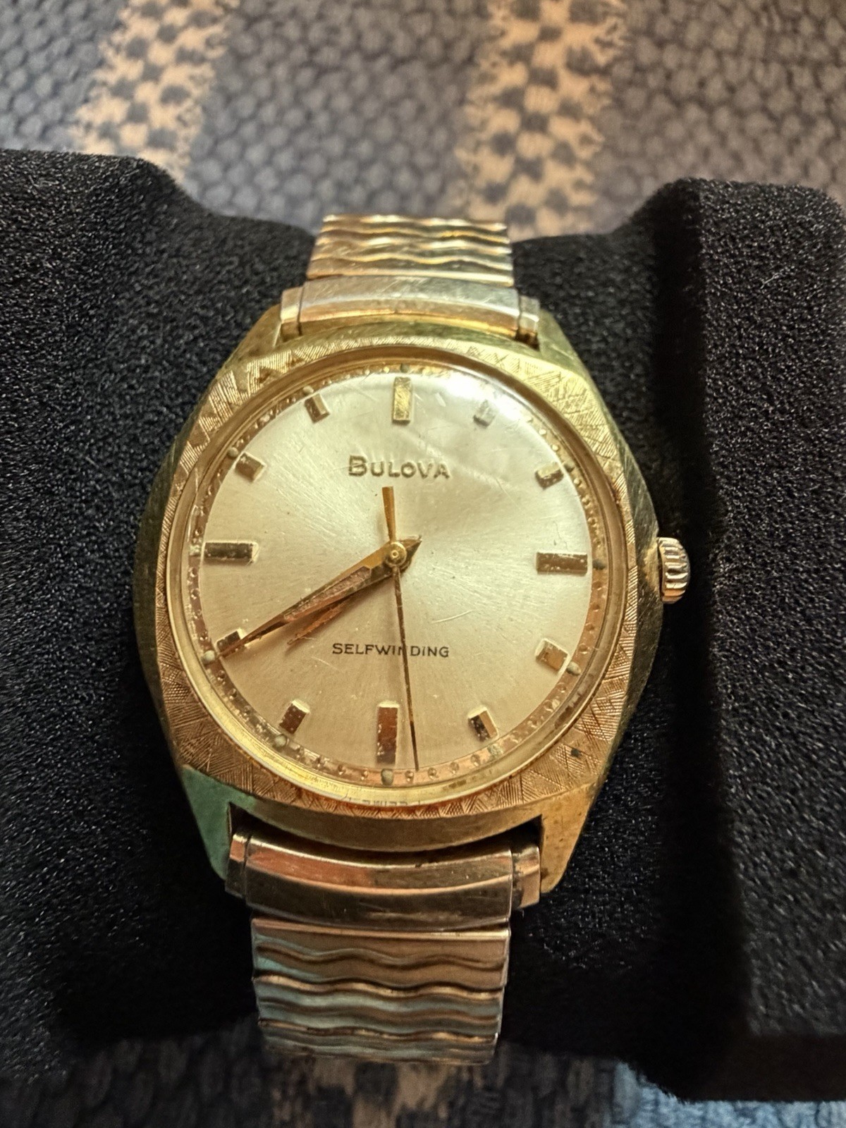 Bulova Self-Winding Automatic Vintage 1970s Gold Tone Silver Dial Stretch Band