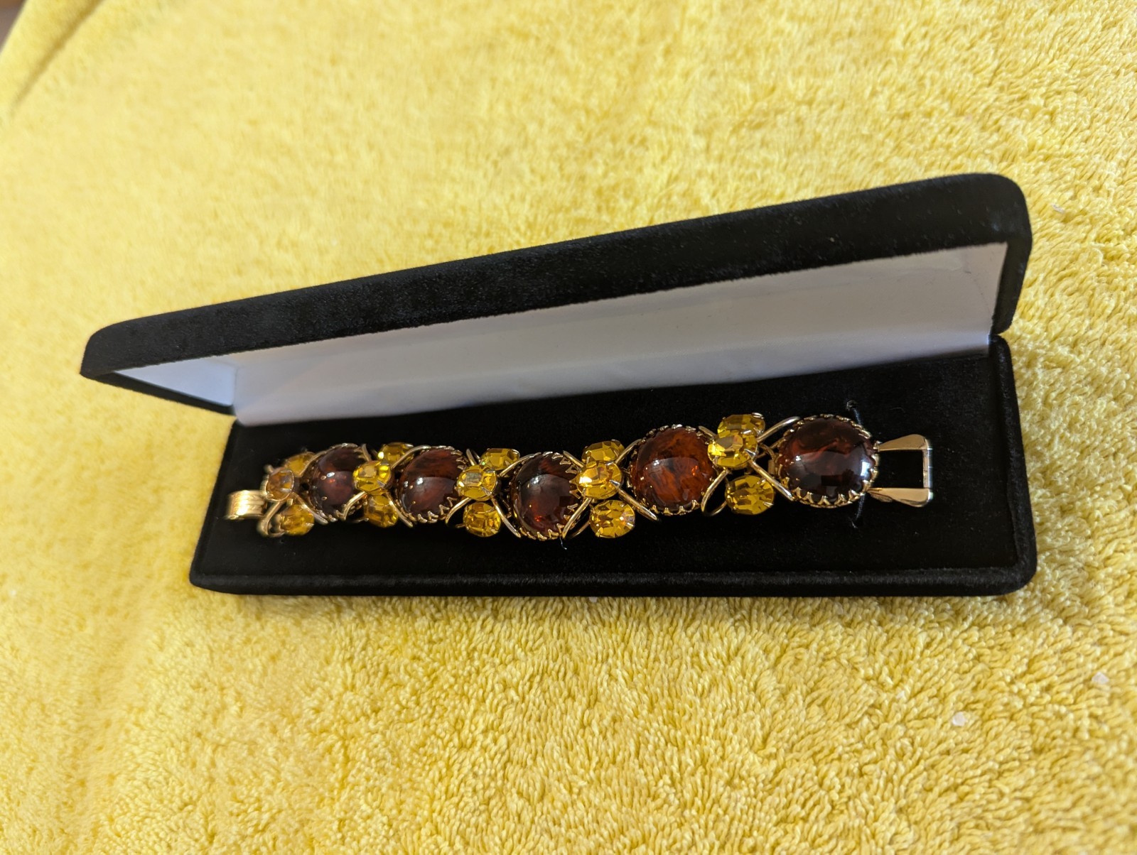 Vintage Intricate Juliana Costume Bracelet w/ two colored stones