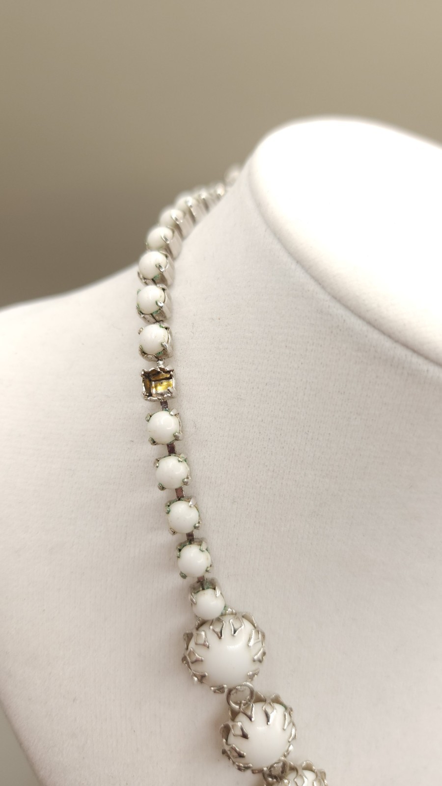 Vintage Weiss White Milk Glass Cabochon Choker Necklace 15″ Silver Tone 1950s