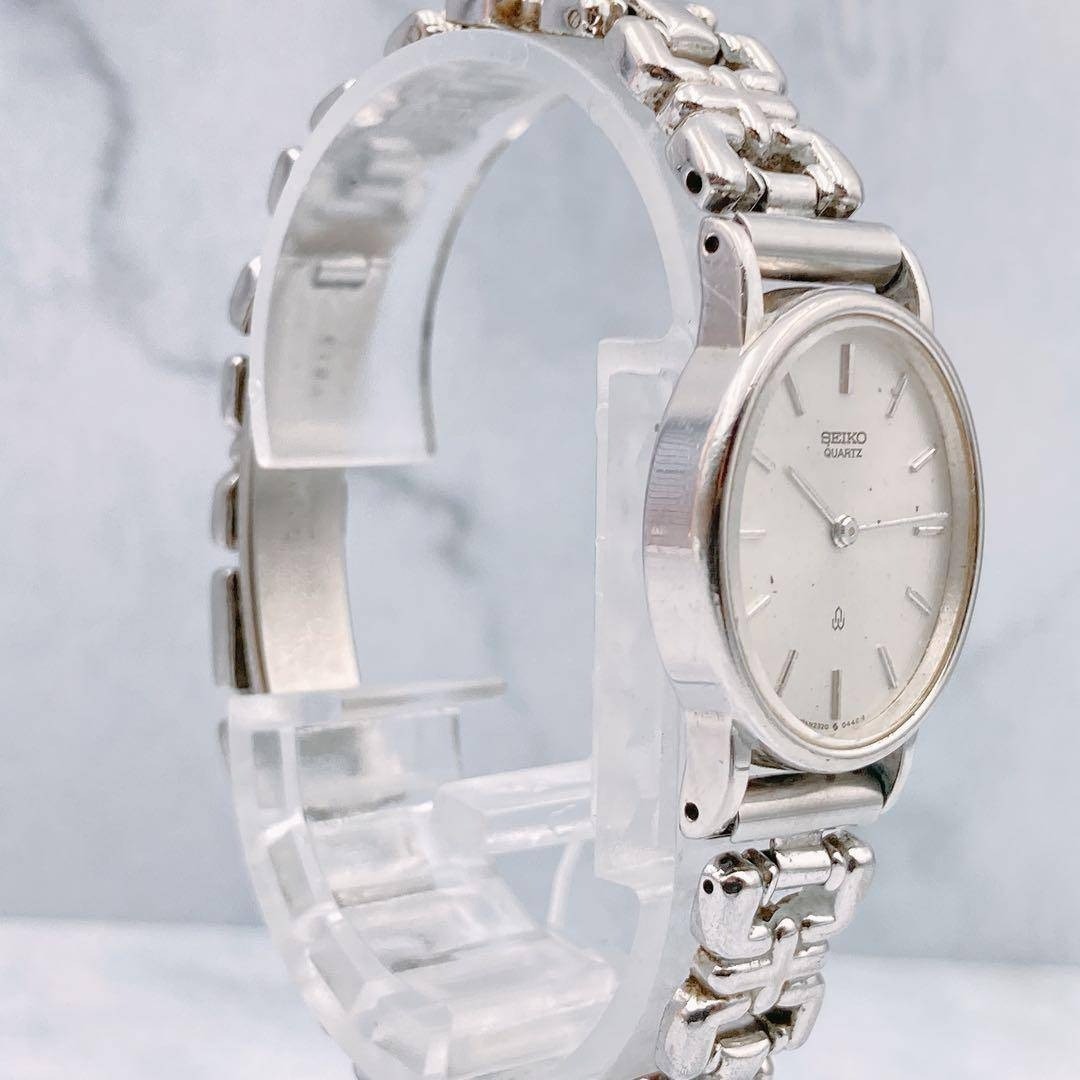 Working item SEIKO ladies’ wristwatch oval shape silver chain belt