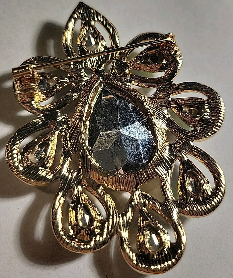 New Teardrop Accent Brooch Not Signed