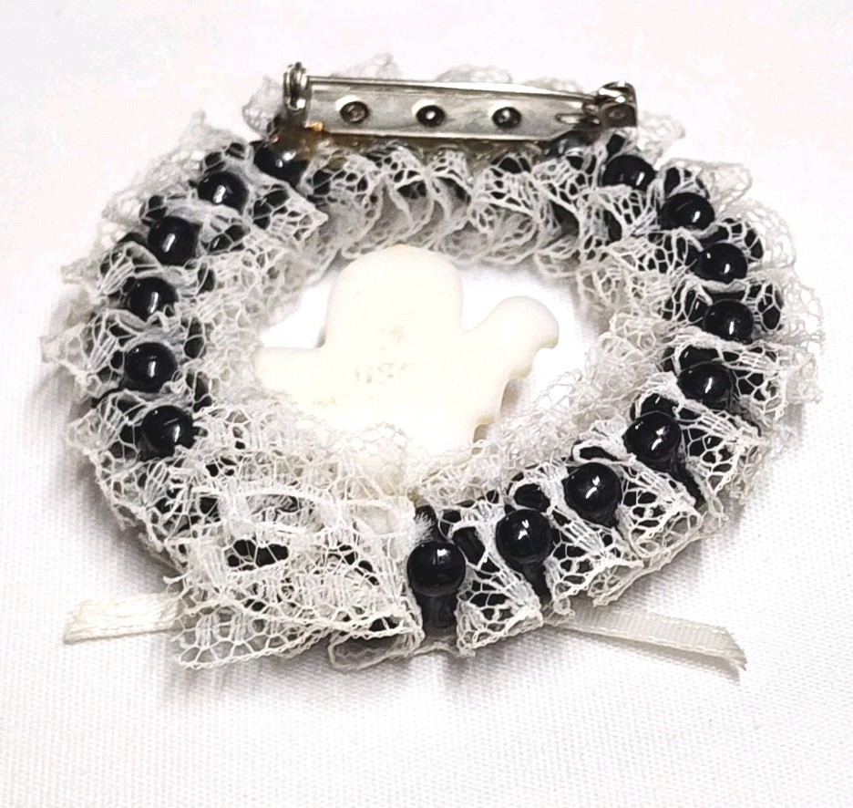 Vintage Handmade Amscan Ghost Round Wreath Pin Brooch Black & White Halloween