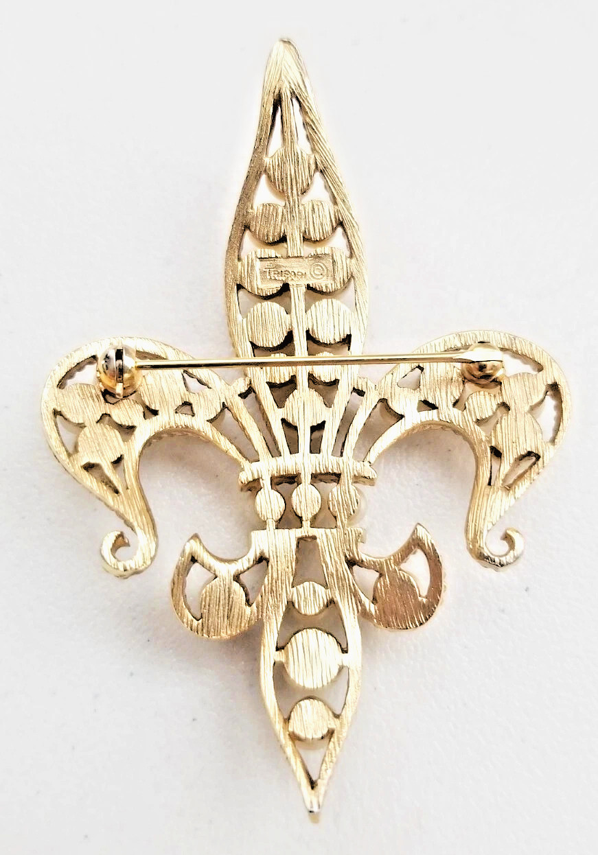 1960s vintage crwon Trifari pearl Fleur De Lis brooch timeless elegant pin