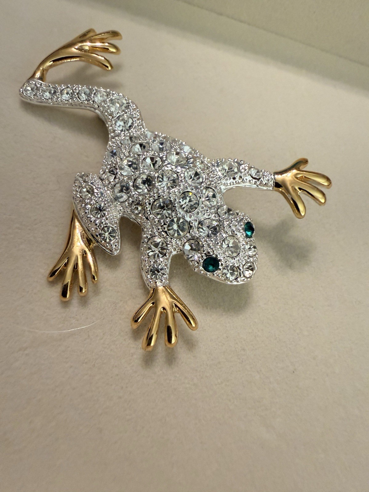 Vintage Crystal Frog Brooch Pin Gold Tone With Green Eyes – Un Marked