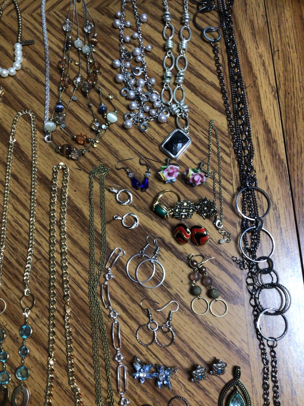 Vintage Costume Jewelry Lot, Necklaces, Bracelets, Earrings, other odds and ends