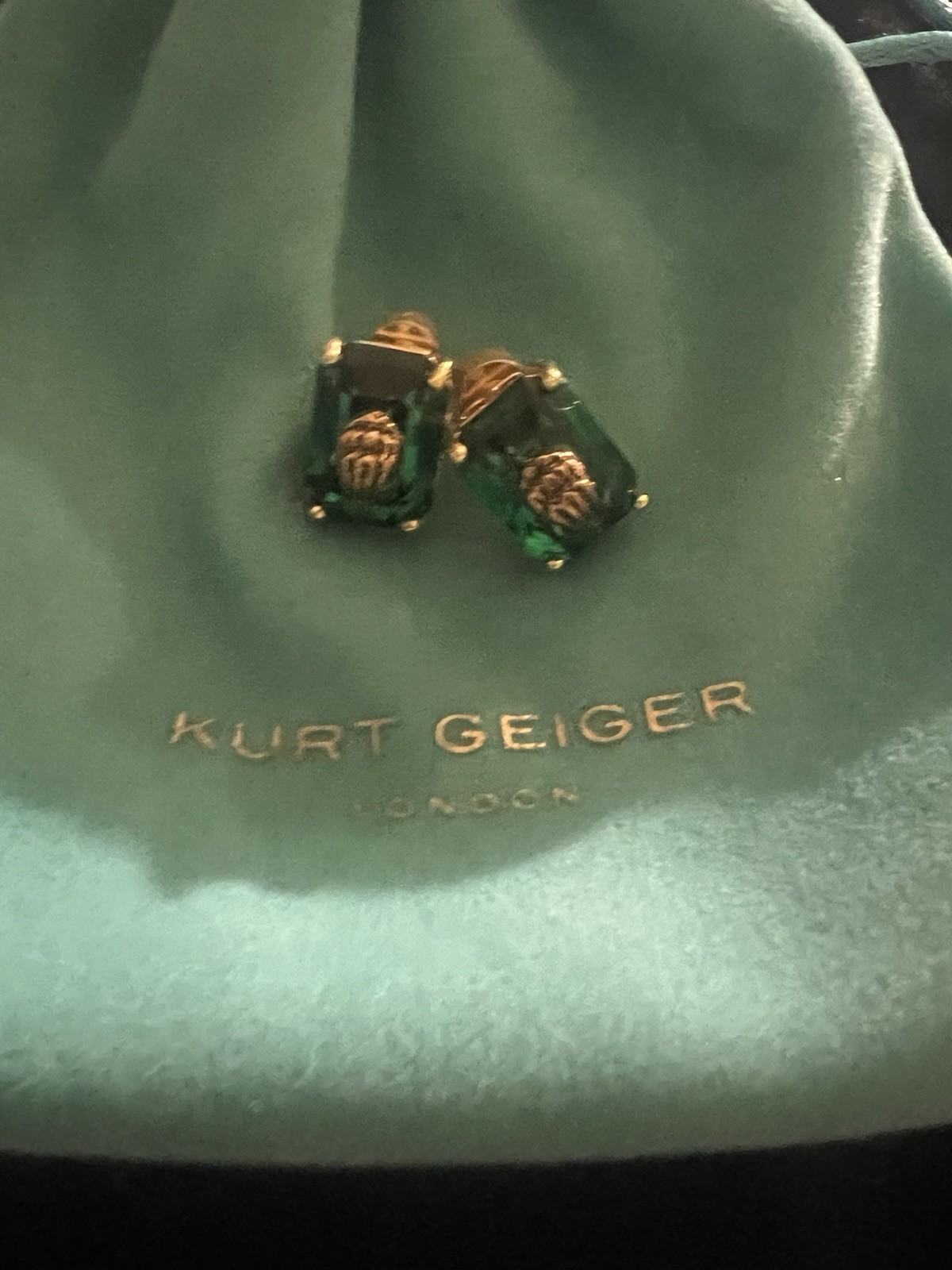 KURT GEIGER GOLD SIGNATURE EAGLE HEAD GREEN EMERALD CUT STUD EARRINGS