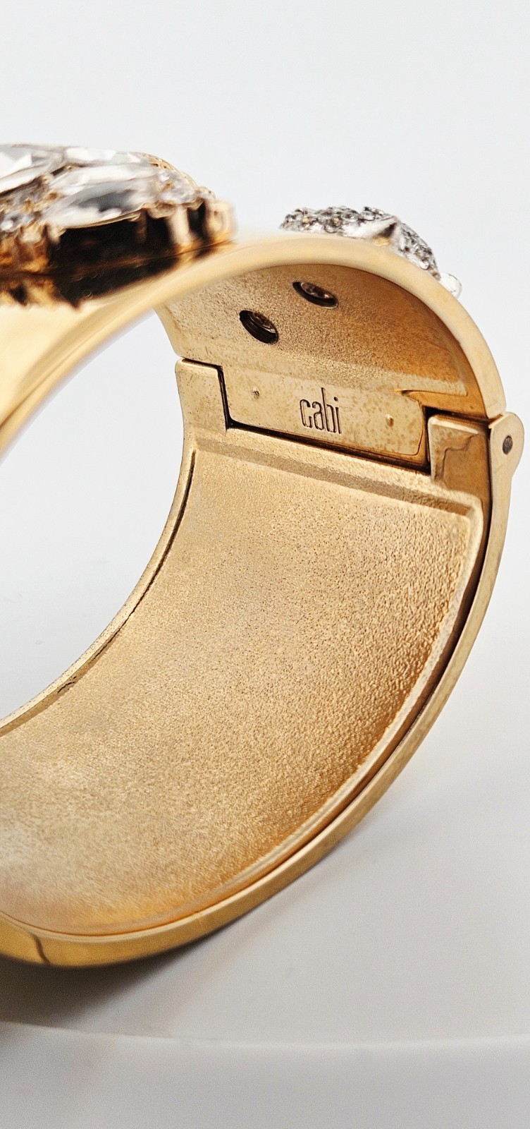 Cabi Secret Garden wide band gold tone rhinestone hinged bangle bracelet 6″