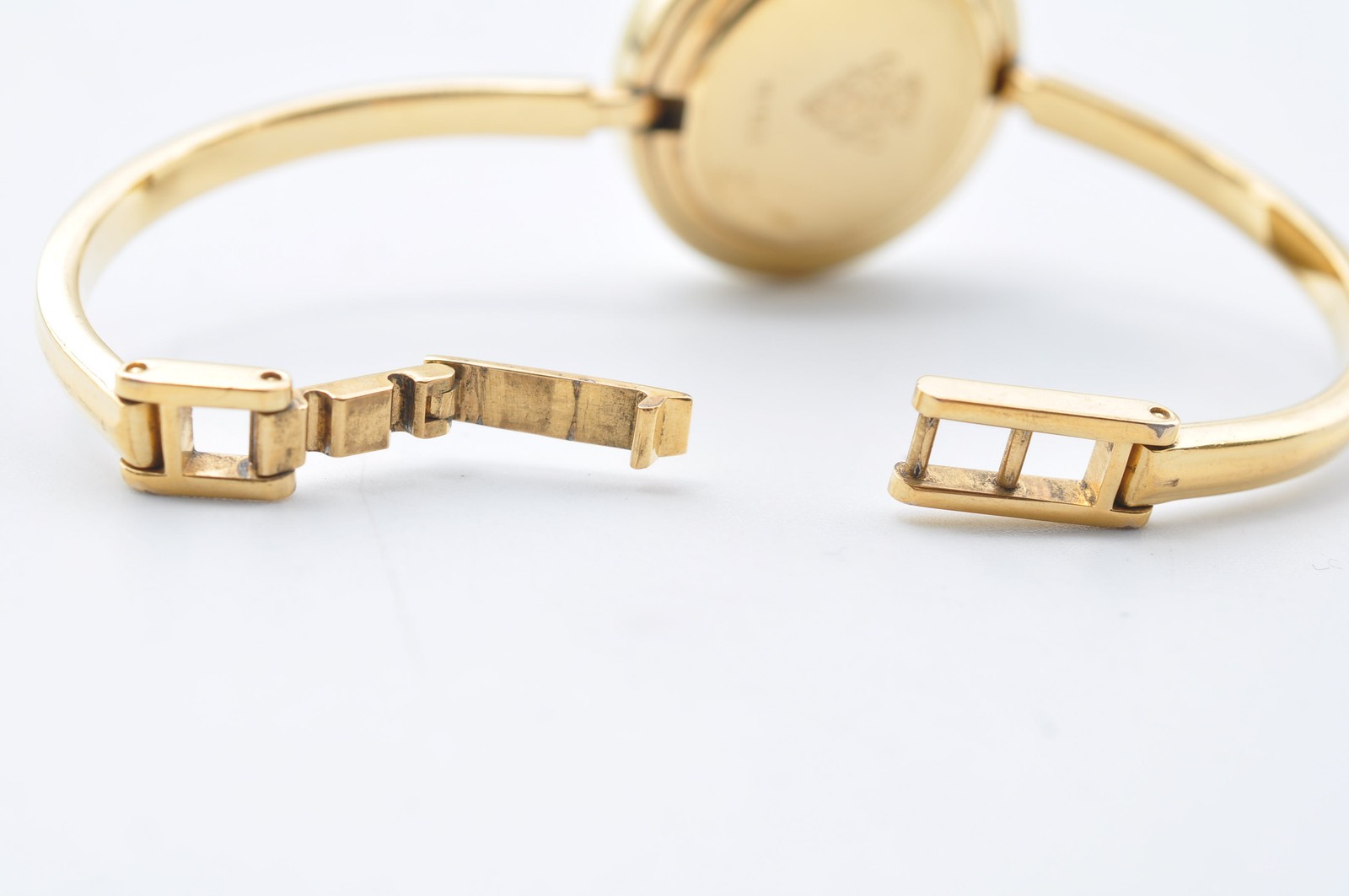 Gucci 11/12.2 Cream Bezel Quartz Watch Ladies Gold Tone Band Braselet w-1181