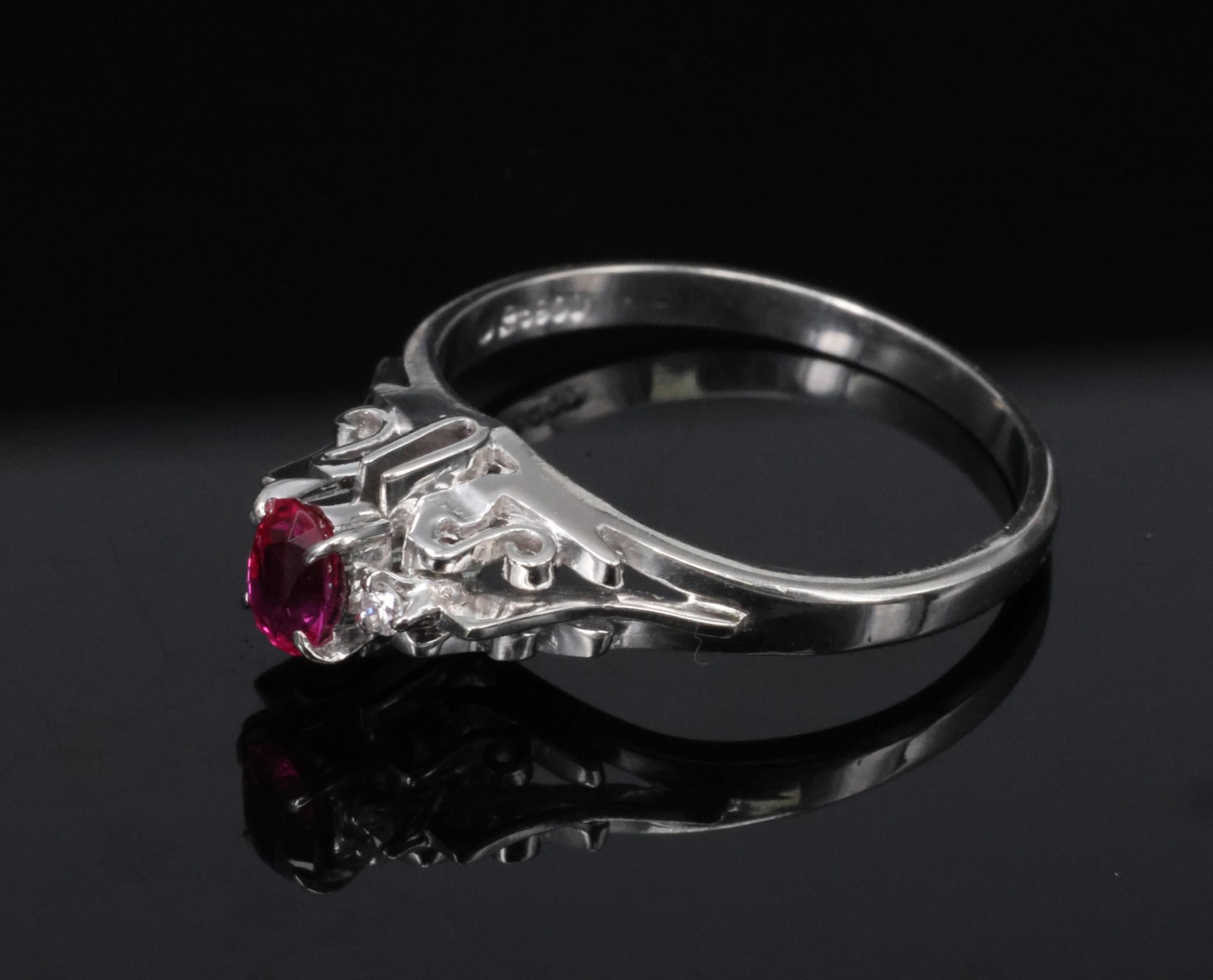 Vintage 0.28ct Vivid Red Natural Ruby & 0.04ct Diamond Platinum Ring Size 6