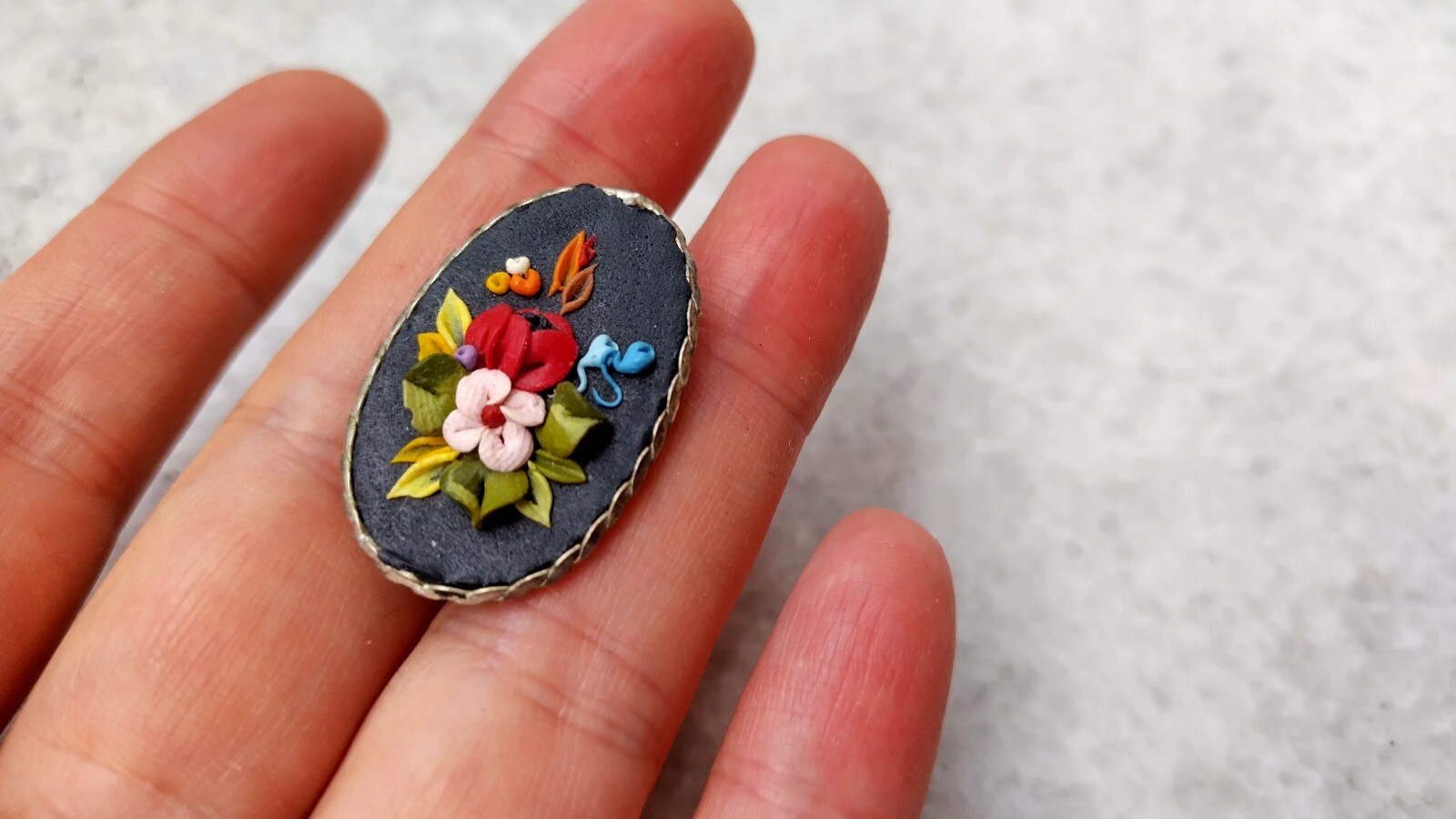 Two wonderful vintage brooches, like cameos