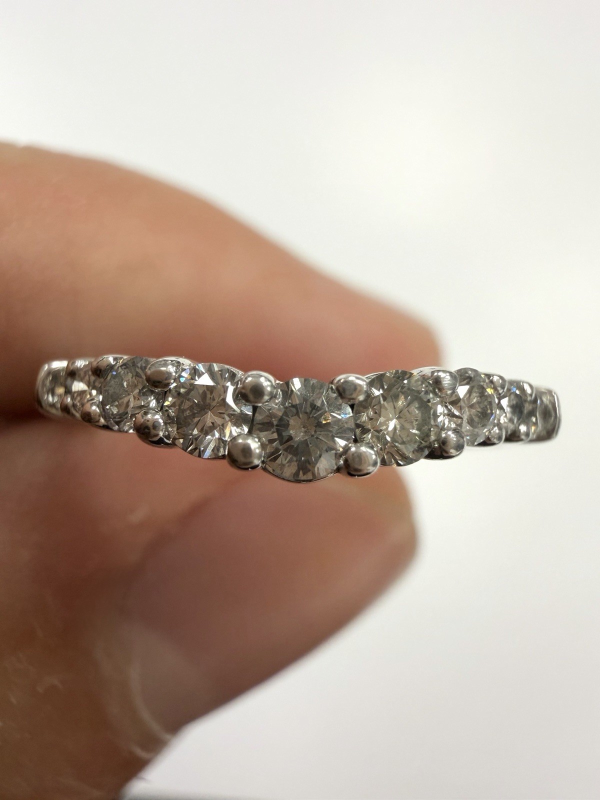 14k White Gold Natural Diamond .35ctw V-Shape Ring Size 5.5 Band