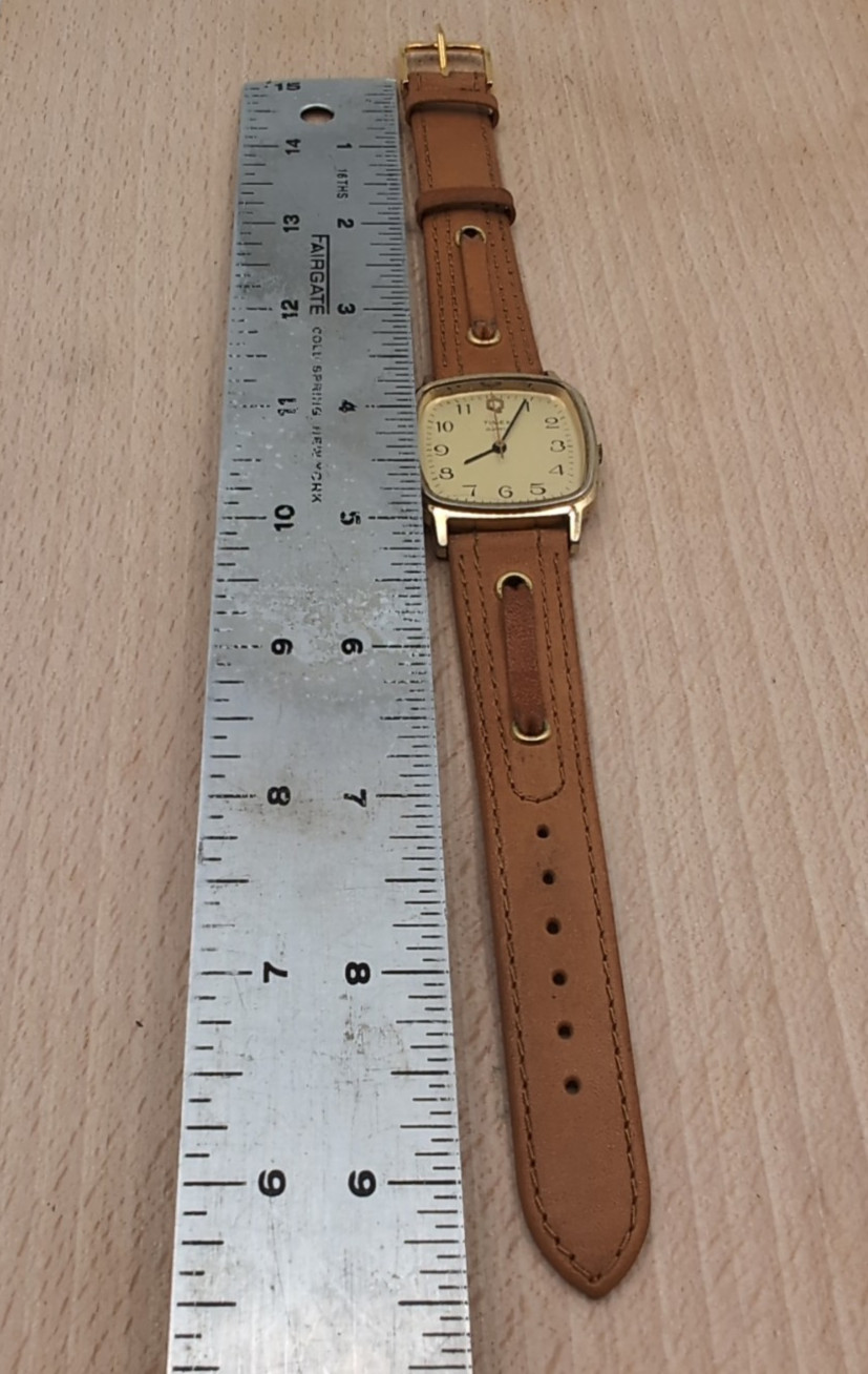 Vintage Timex Q Quartz Wrist Watch M Cell Made In Philippines NOS Leather Strap