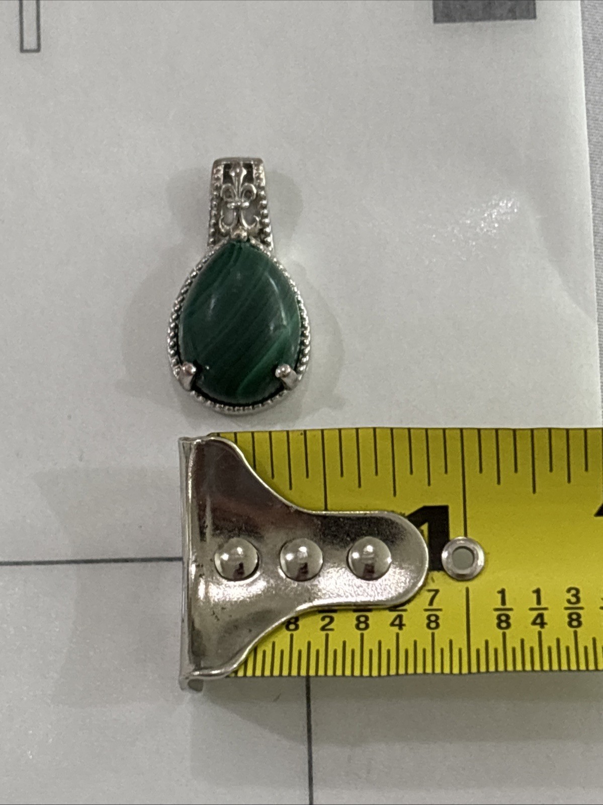STS Karis Silver Tone, Malachite Pendant Pear Shape 1” Filigree Pronged Preowned