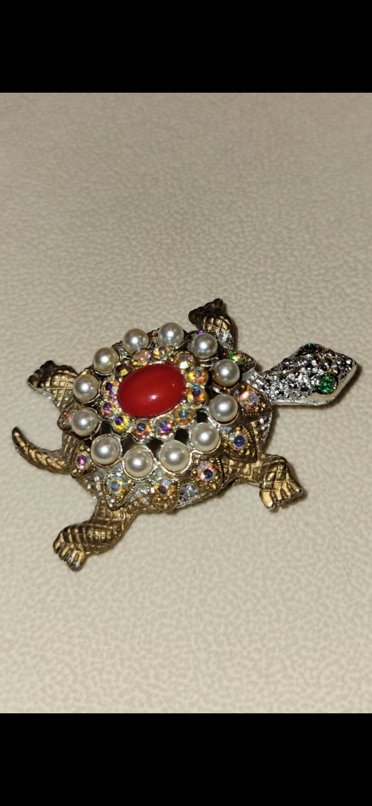 Vintage gem Turtle brooch. Cute and colorful.